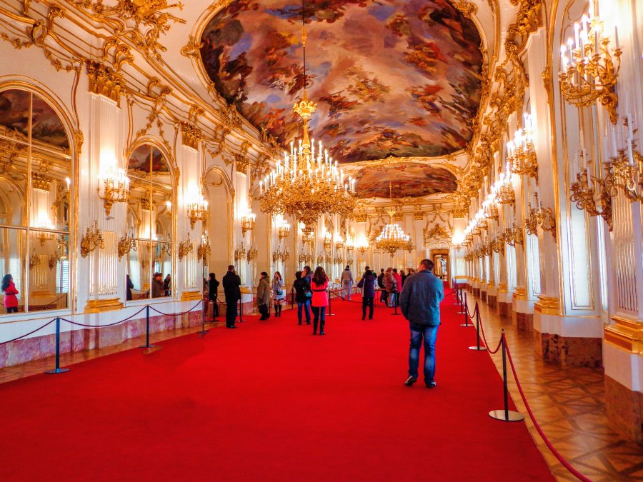 Pałac Schönbrunn wnętrze i żyrandol